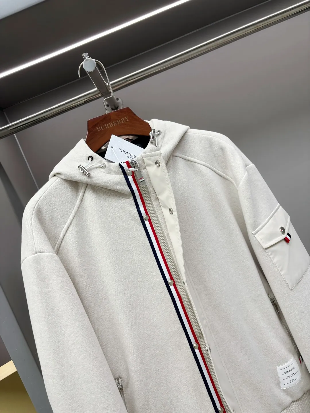 TB New Arrival ！！！ ， ！！New Arrival ，Classic 。 ， ， 90 ， ， 80% 。 ， ， ， 。 Sizes：M-XXXL ：Black Beige